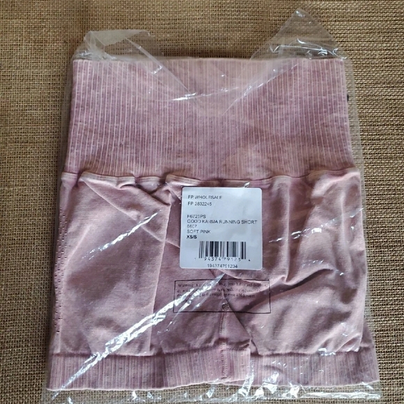 FREE PEOPLE GOOD KARMA RUNNING SHORT - Picture 6 of 6